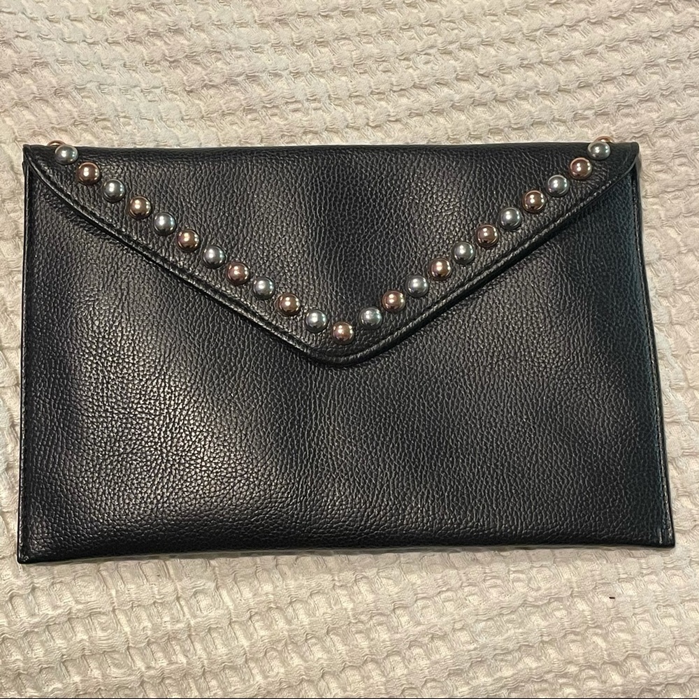 B-low the Belt Clutch